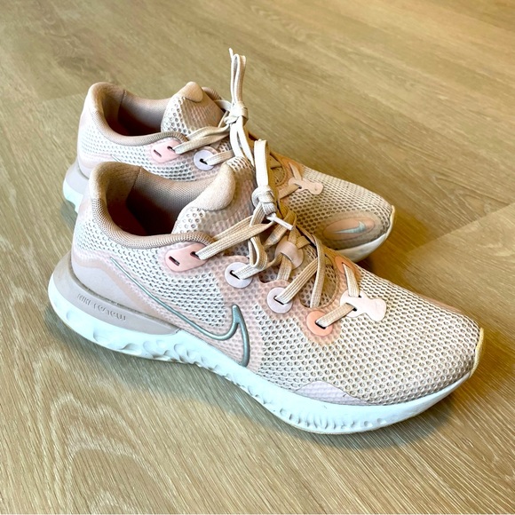 Nike running shoes - Picture 3 of 3